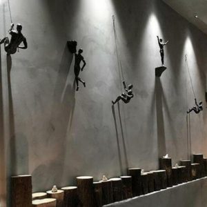 Luova "The Climber" seinäkoristelu